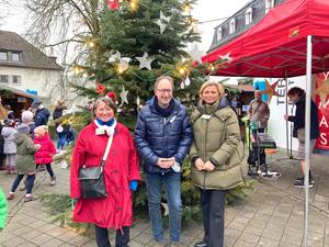 1. Hennefer "Kleiner Weihnachtsmarkt" mit Wunschbaum der KiJu und der Bürrgerstiftung Altenhilfe