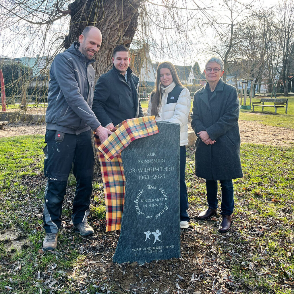 Enthüllung des Gedenksteins für Dr. Wilhelm Thiele in Hennef